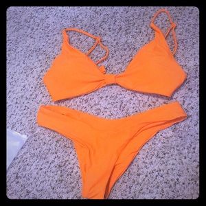 Orange 👙